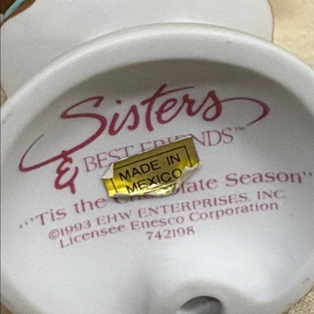 1993 Enesco Sisters & Best Friends figurine "Girl with Tray of Chocolate". - Picture 3 of 3